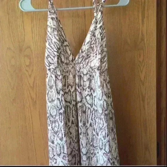 NEW Sexy Pink snake print blush Halter dress! Very cute and flowy! - Picture 4 of 5